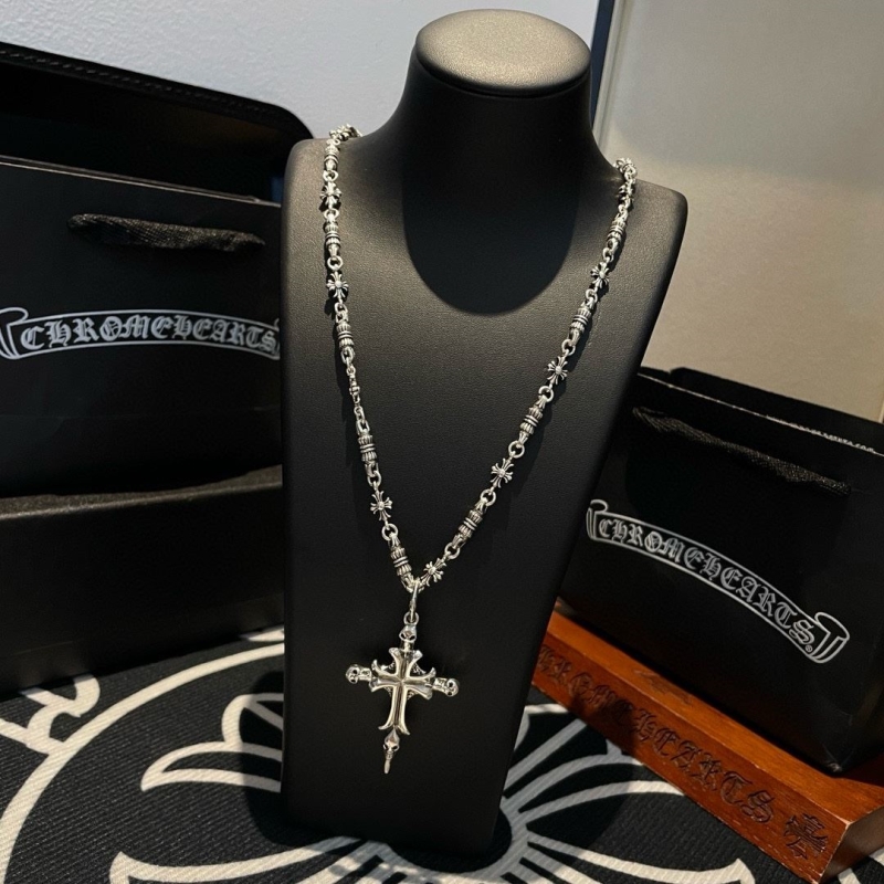 Ch*0me He**ts necklaces